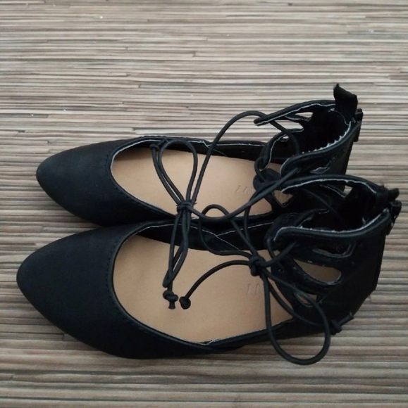 Old navy  sandals - Picture 1 of 3